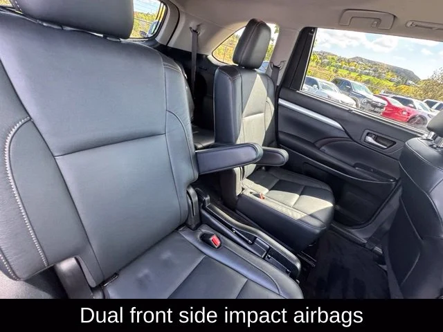 Used 2017 Gray Toyota XLE image 25