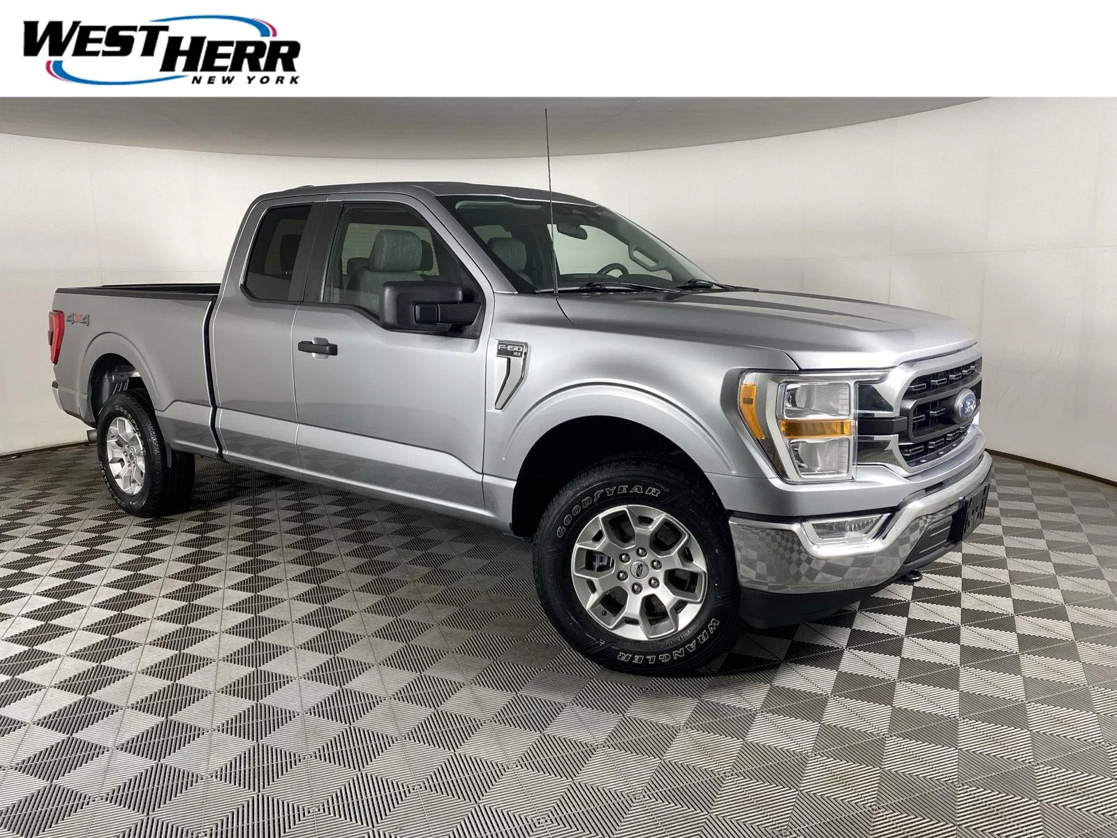Used 2022 Iconic Silver Ford XLT image 1