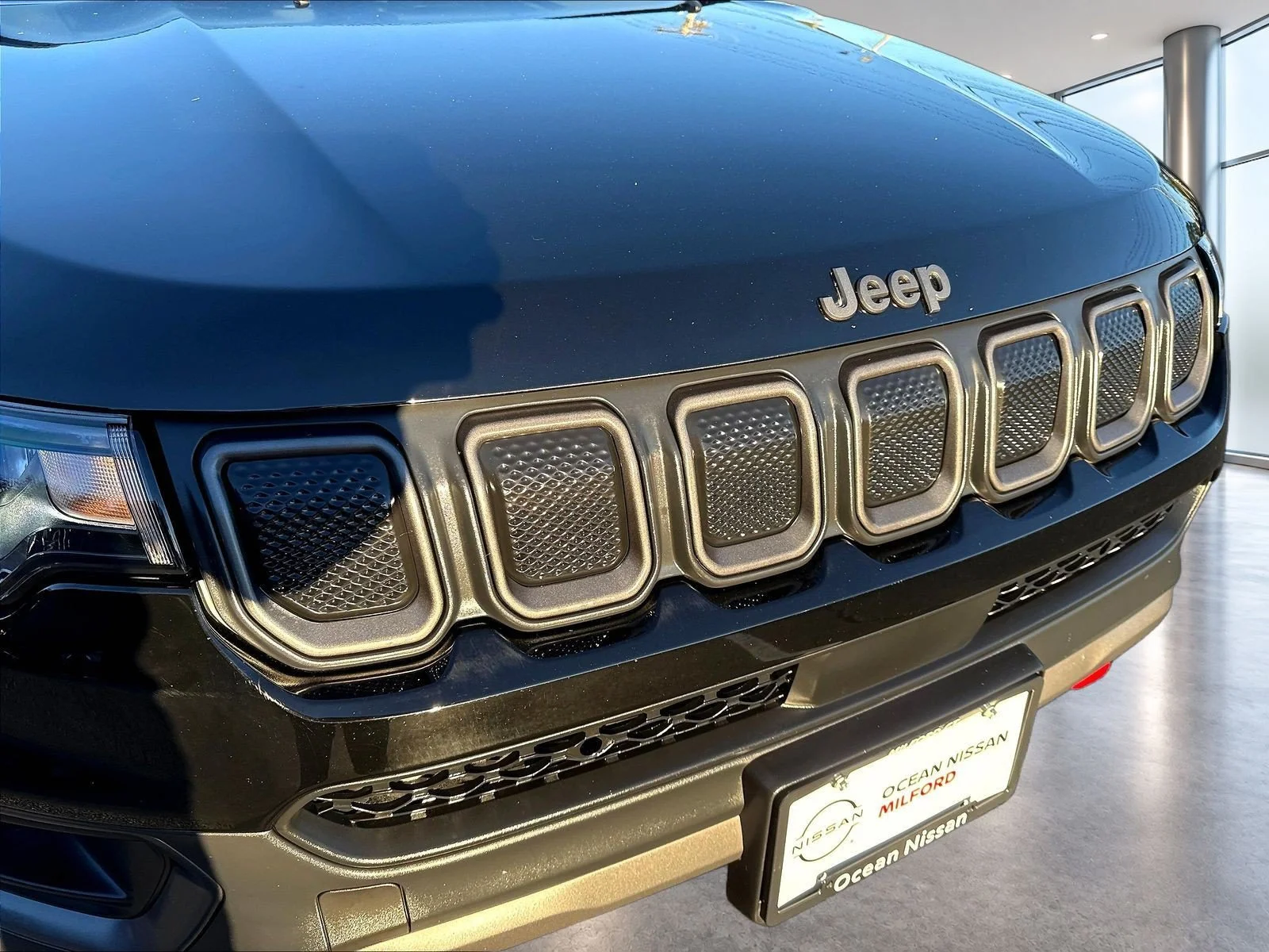 Used 2022 Diamond Black Jeep Trailhawk image 34