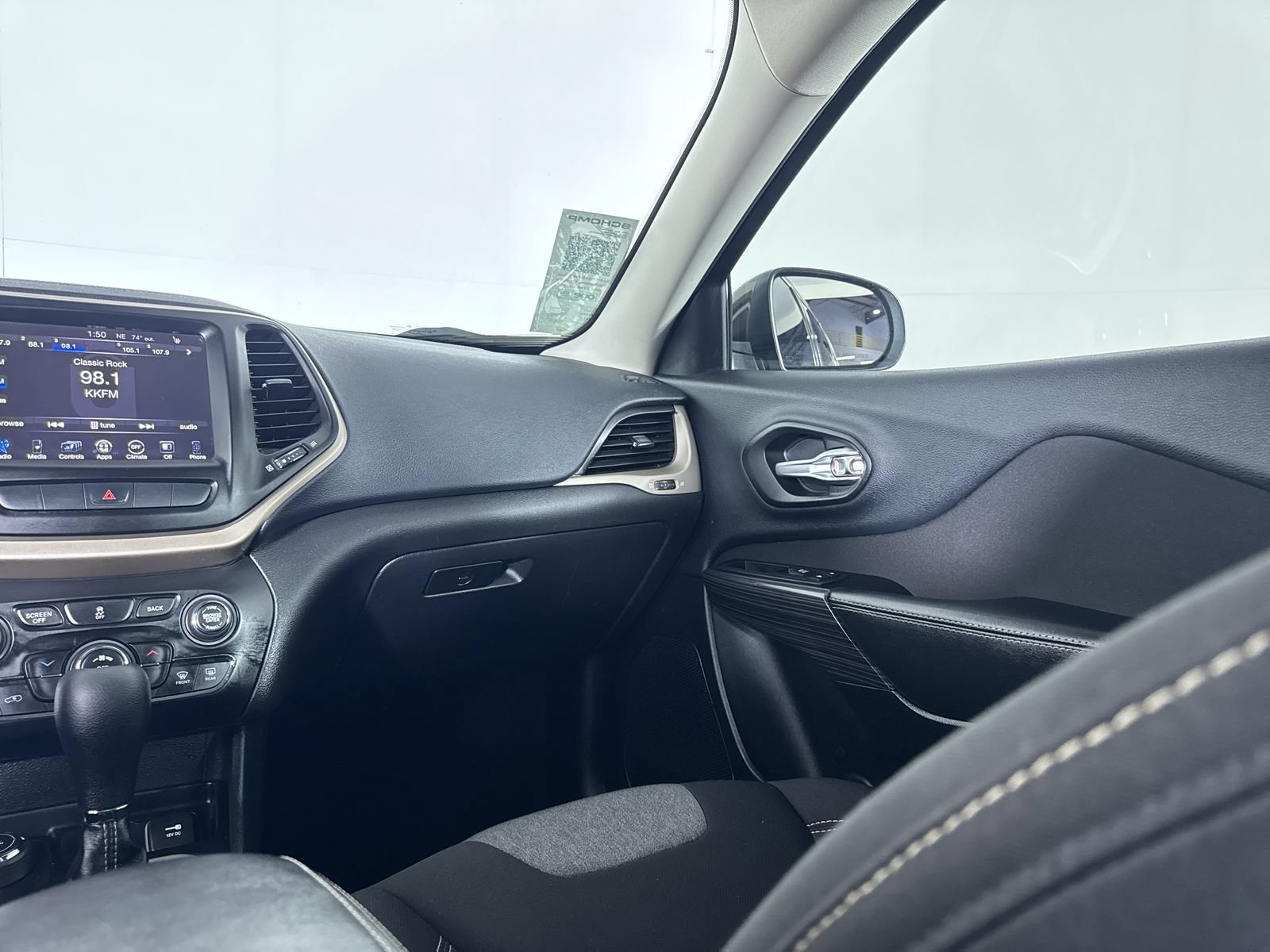 Used 2014 Eco Green Pearlcoat Jeep Latitude image 11