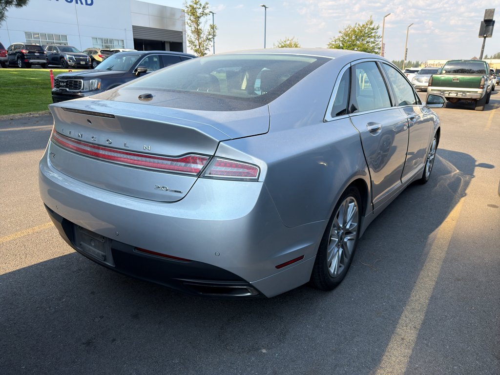 Used 2013 Ingot Silver Lincoln Base image 4