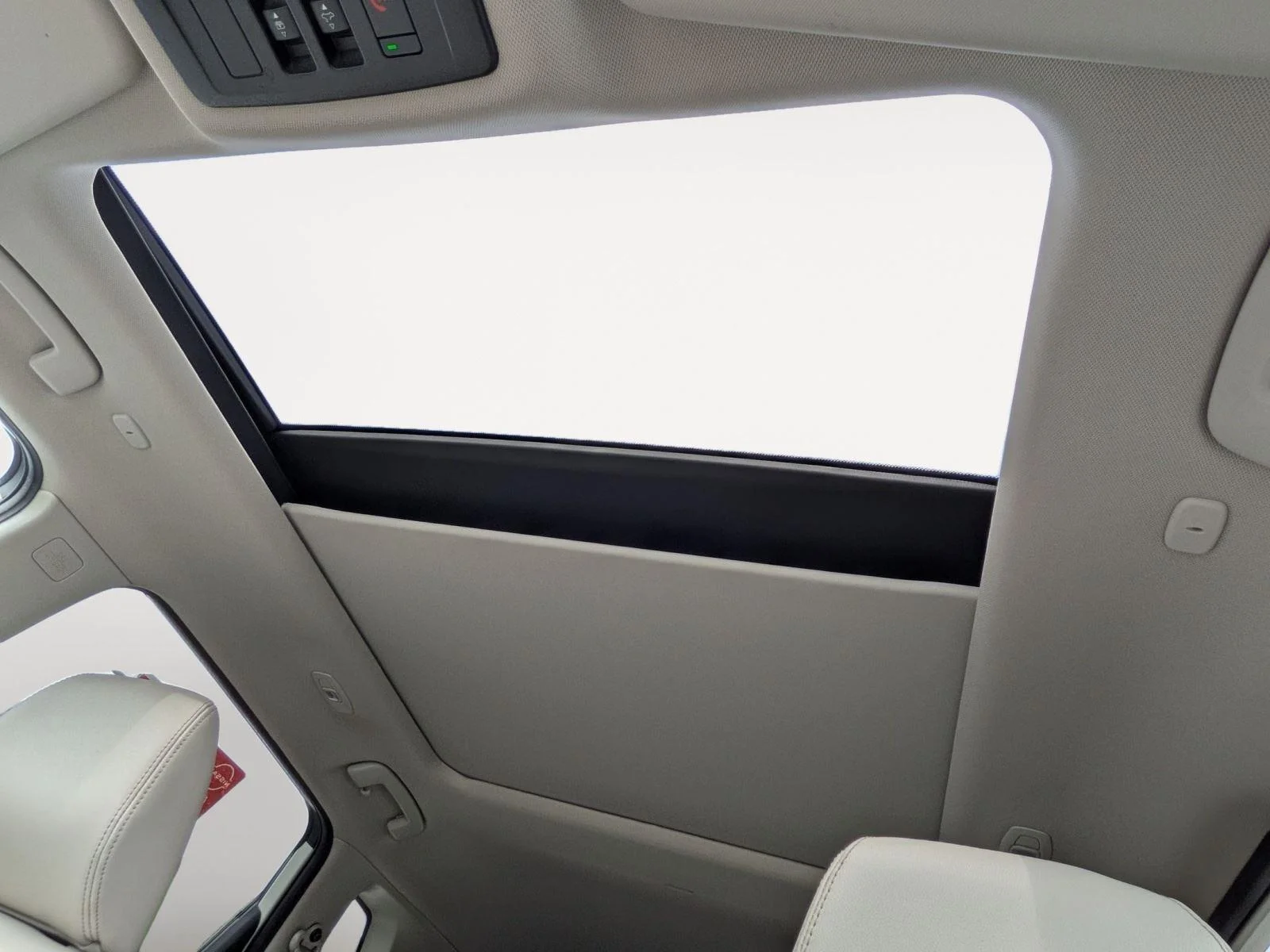 Used 2023 Pearl White Tricoat Nissan SL image 28