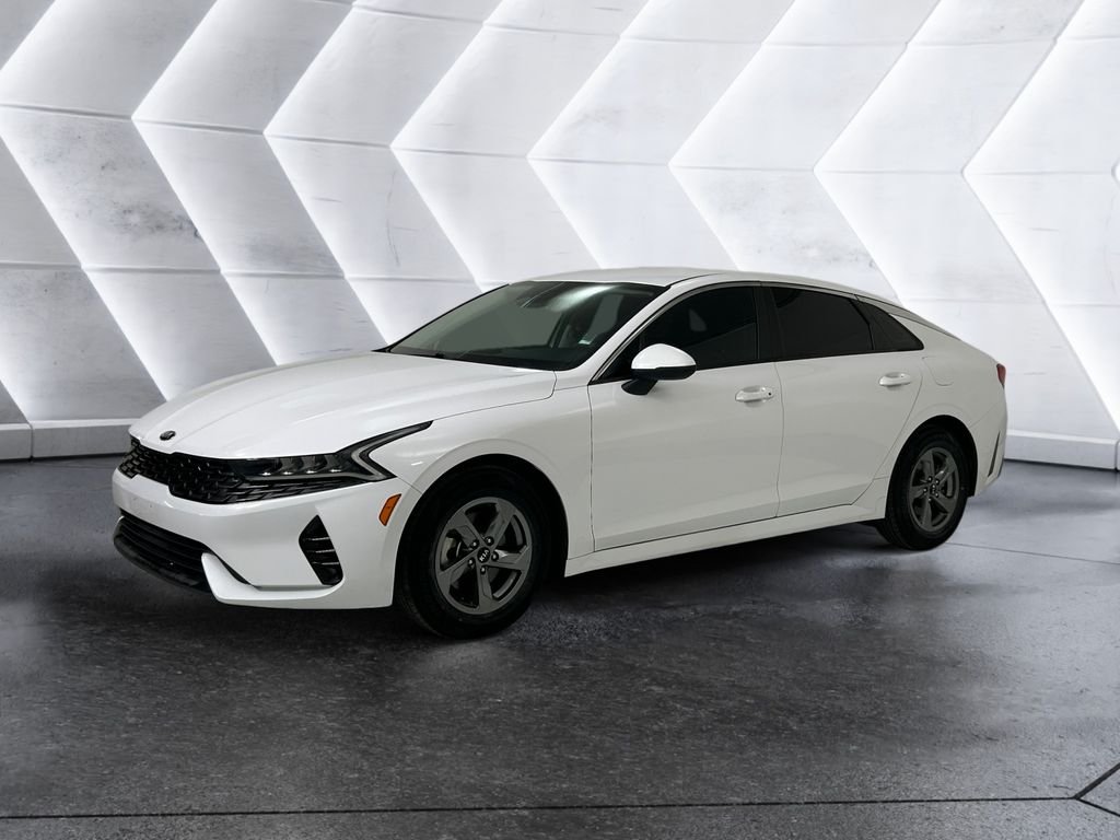 Used 2021 White Kia LXS image 3