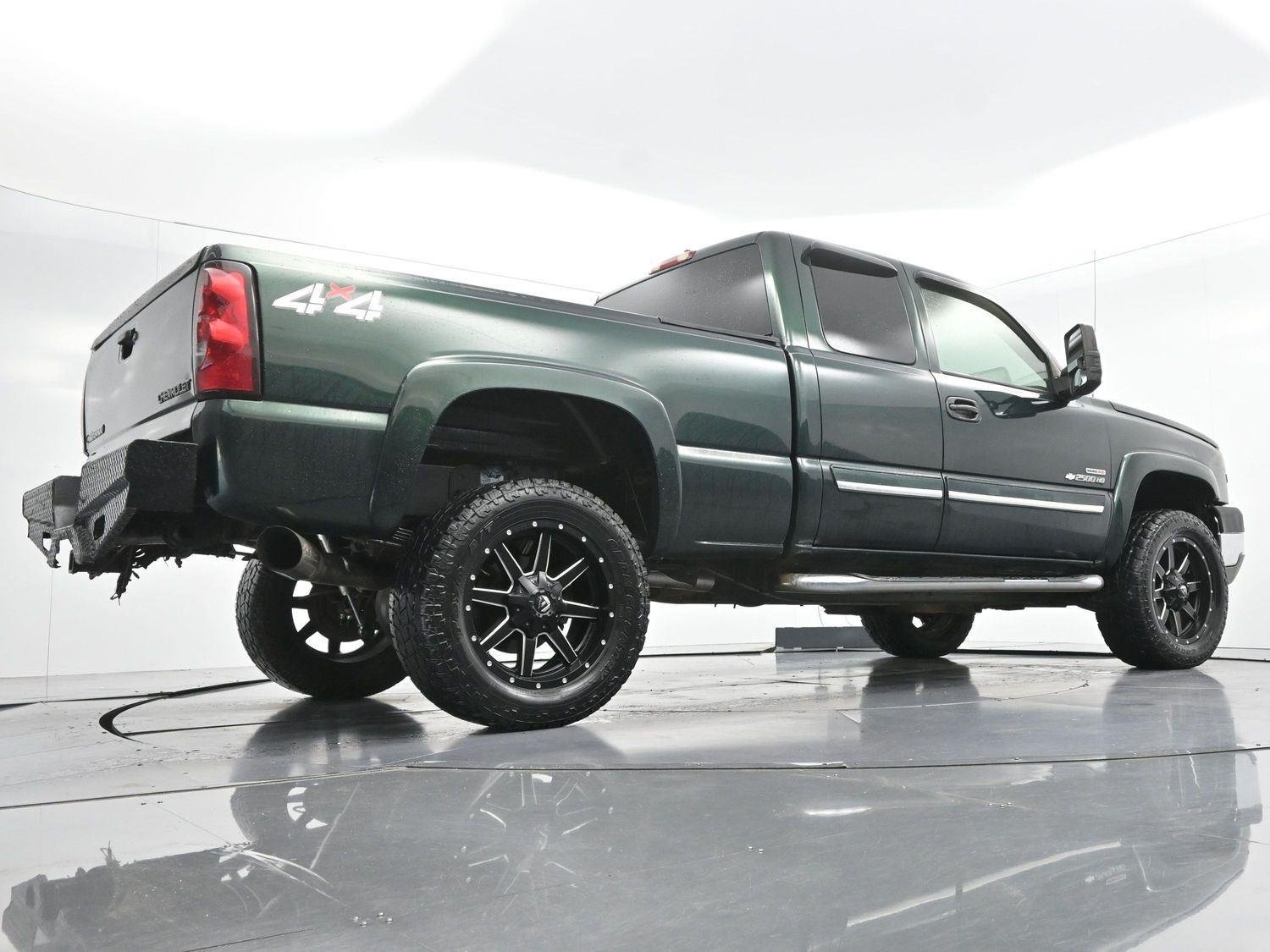 Used 2005 Dark Green Metallic Chevrolet LS image 40