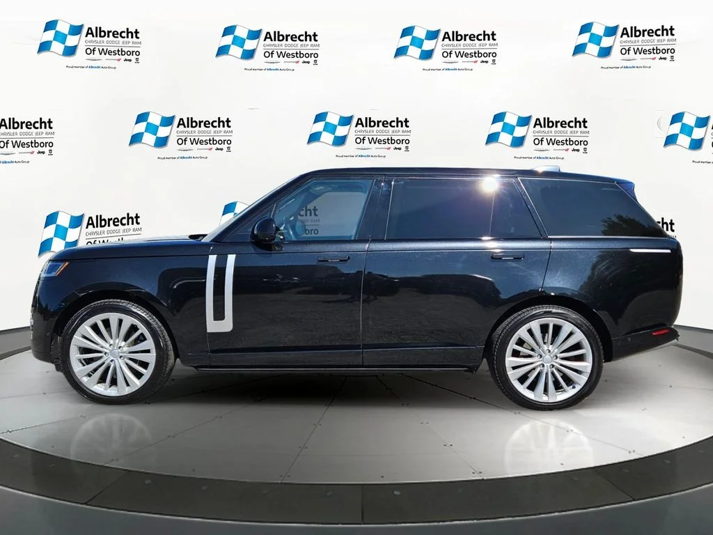 Used 2023 Black Land Rover First Edition image 2