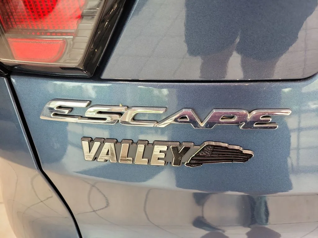 Certified Used 2018 Blue Ford SE image 11