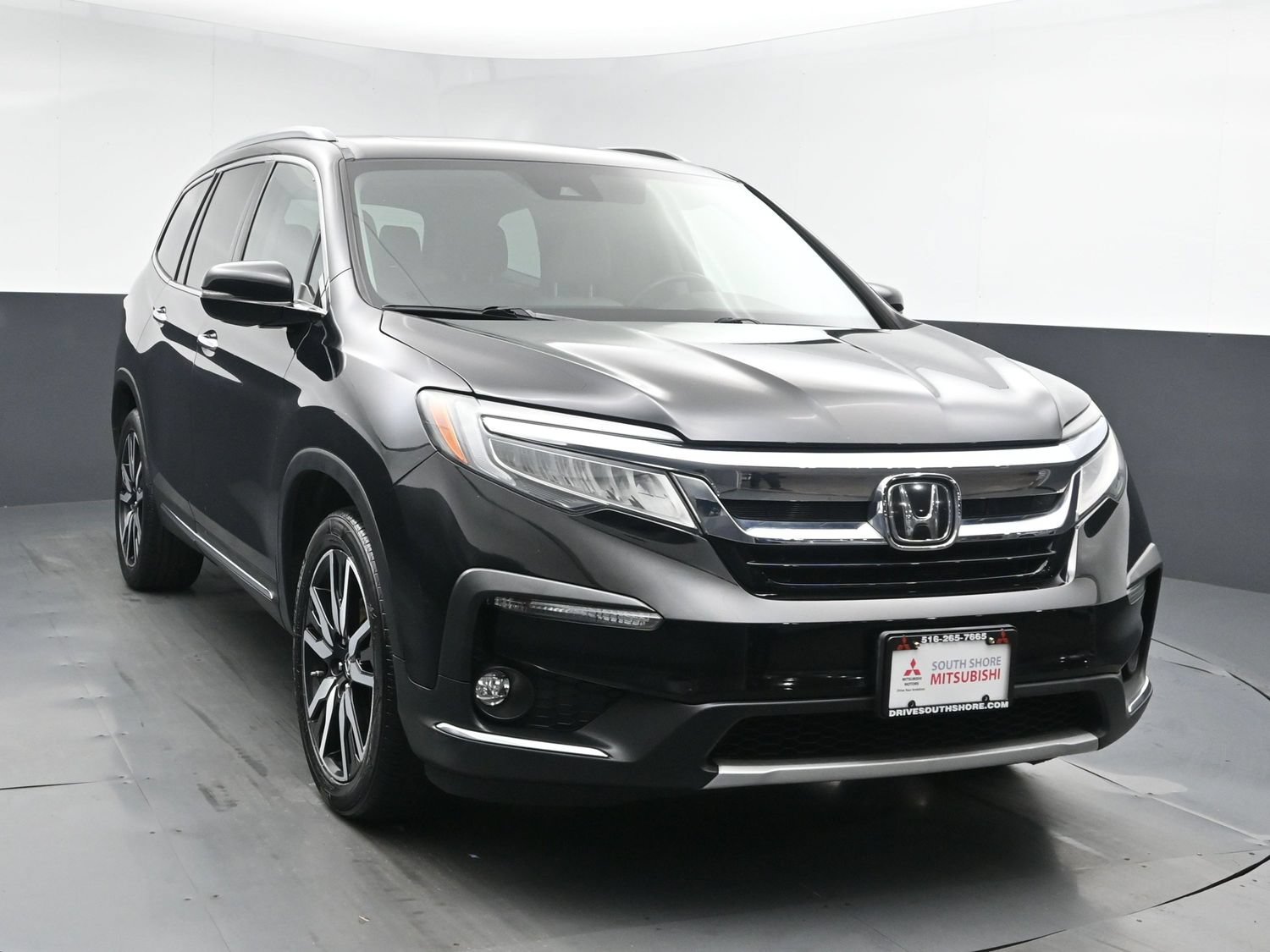 Used 2019  Honda Touring 7-Passenger image 2