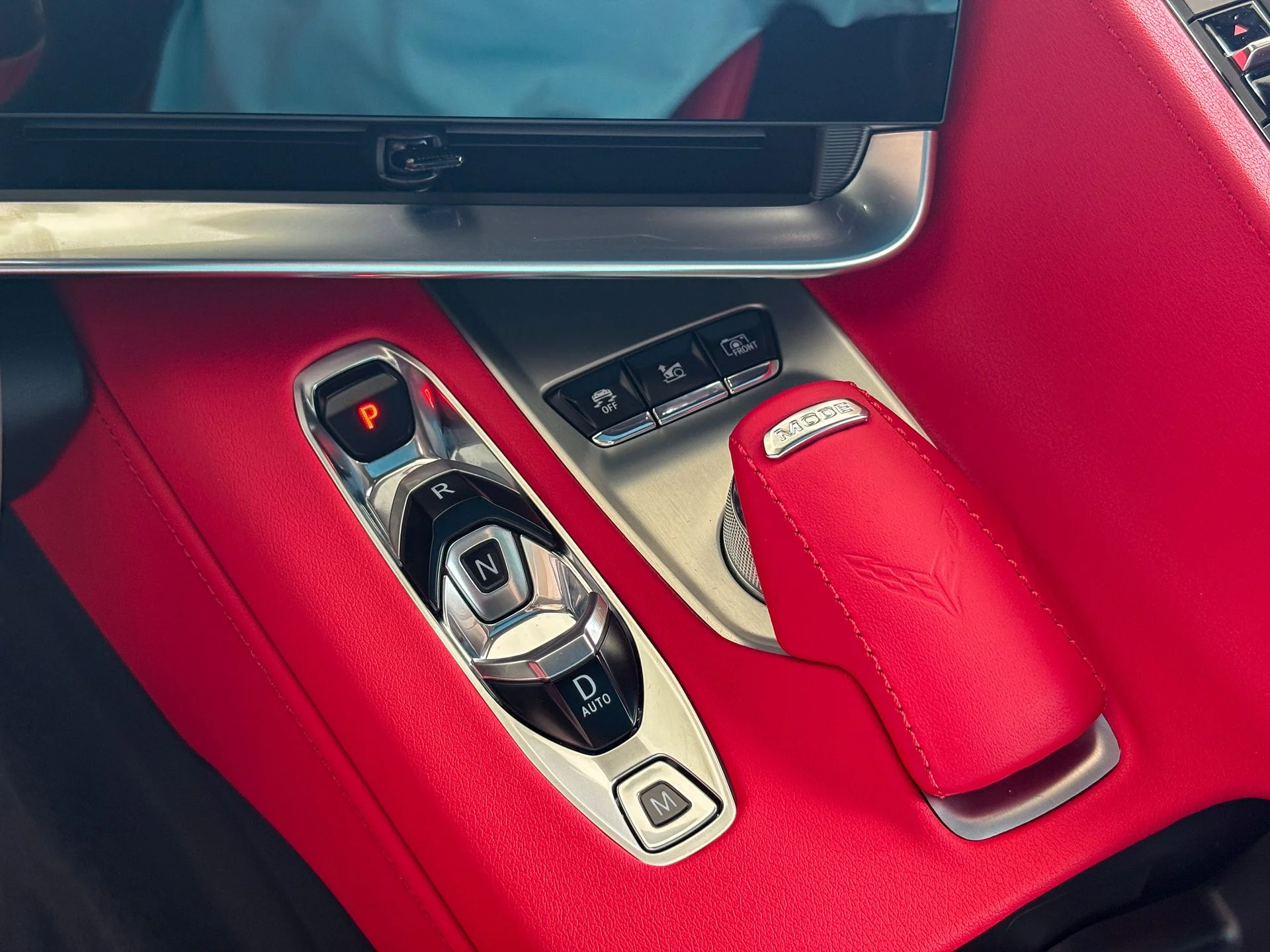 Used 2024 White Chevrolet Stingray image 36