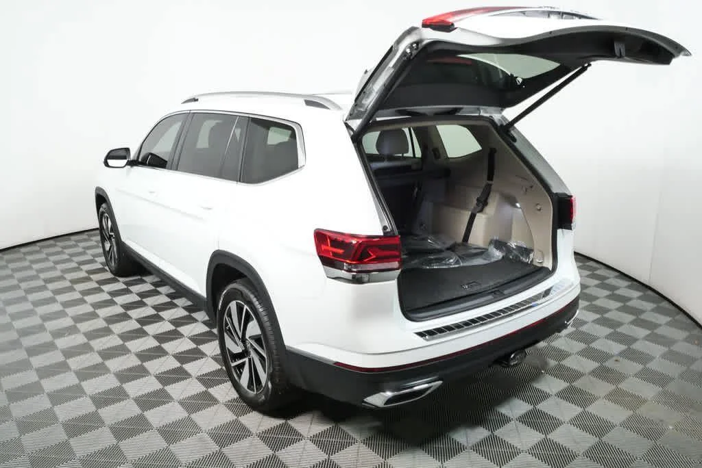 New 2026 Opal White Pearl Volkswagen 2.0T SEL image 28