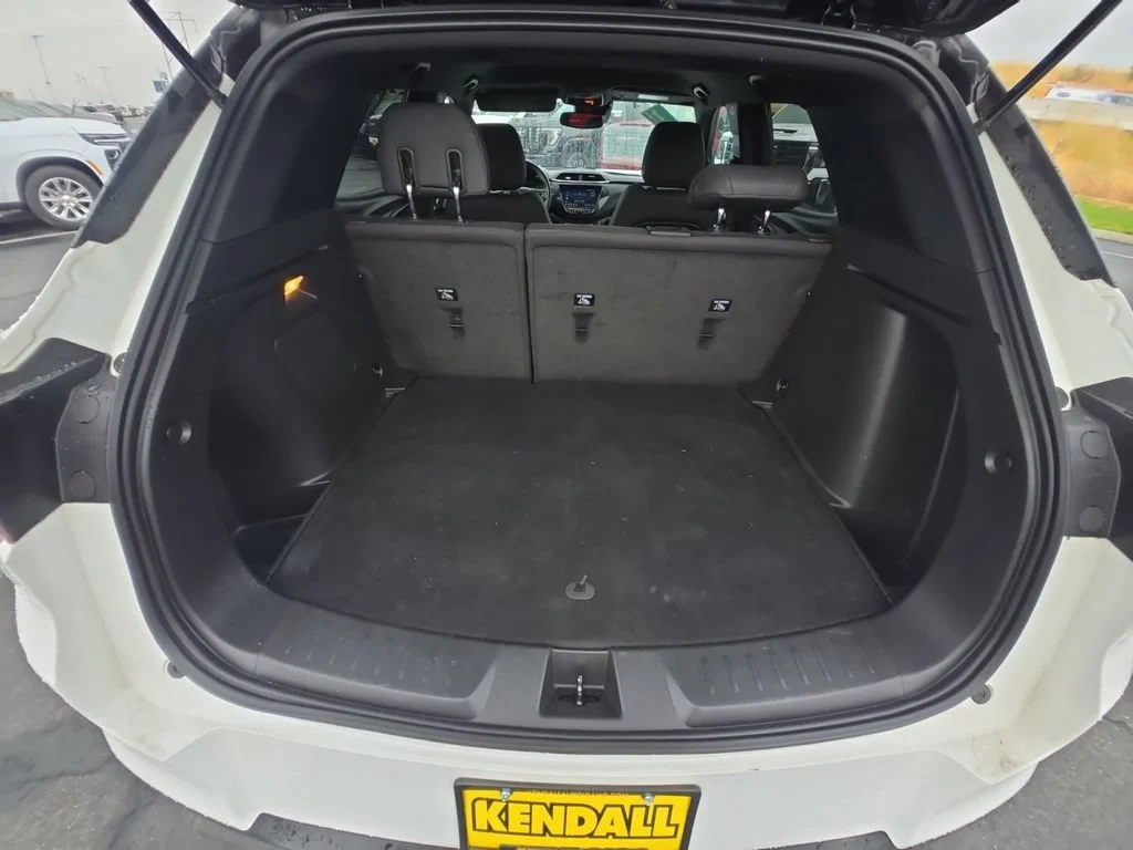 Used 2023 Summit White Chevrolet RS image 12