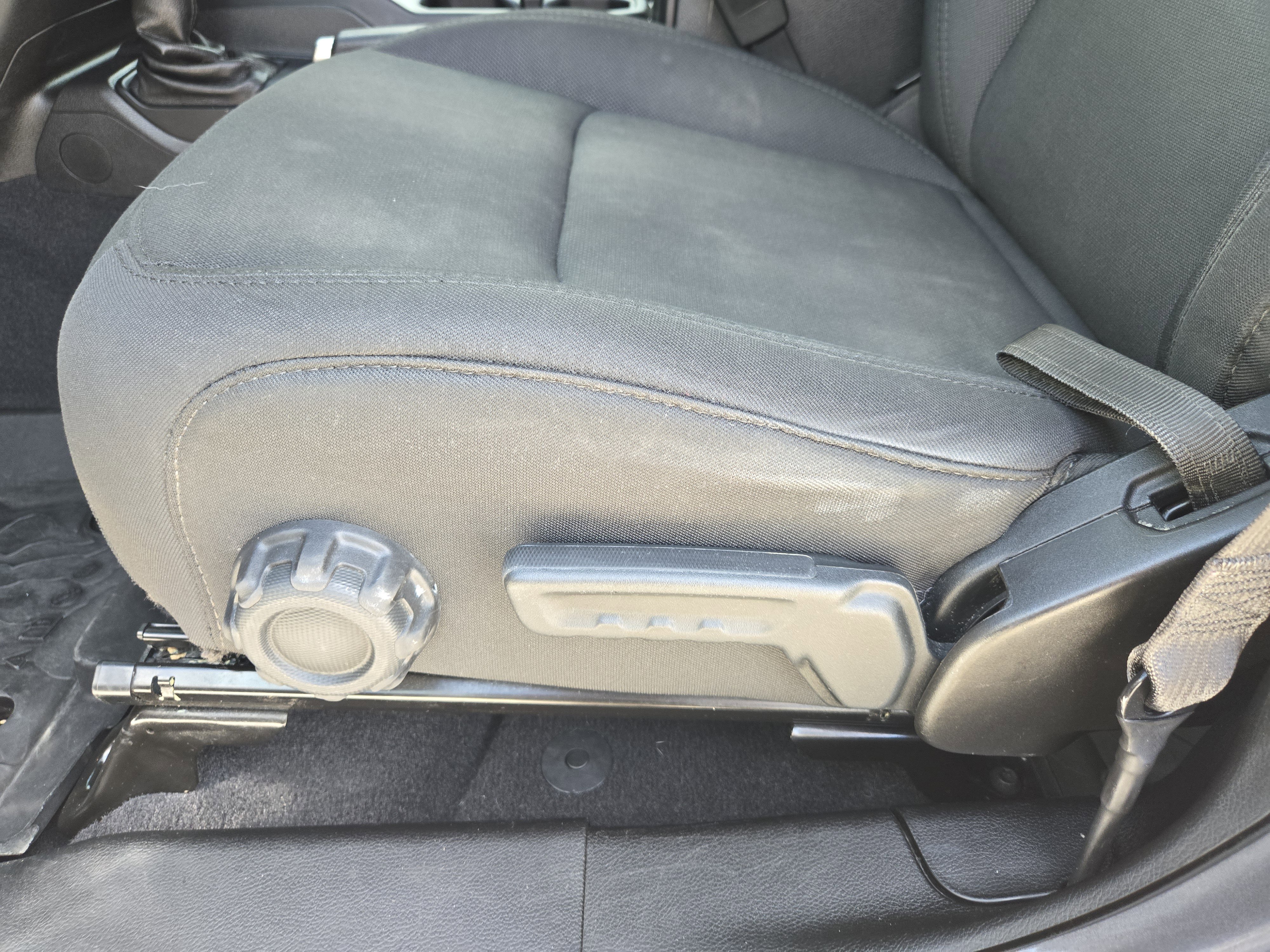 Used 2019 Granite Crystal Metallic Clearcoat Jeep Sport S image 25