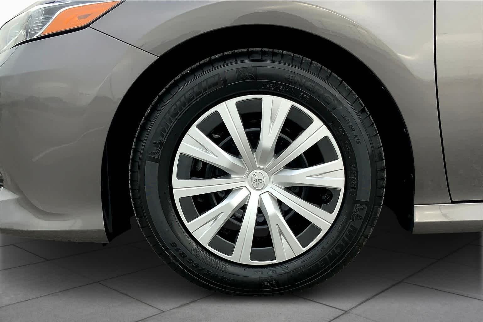 Used 2020 Predawn Gray Mica Toyota L image 9