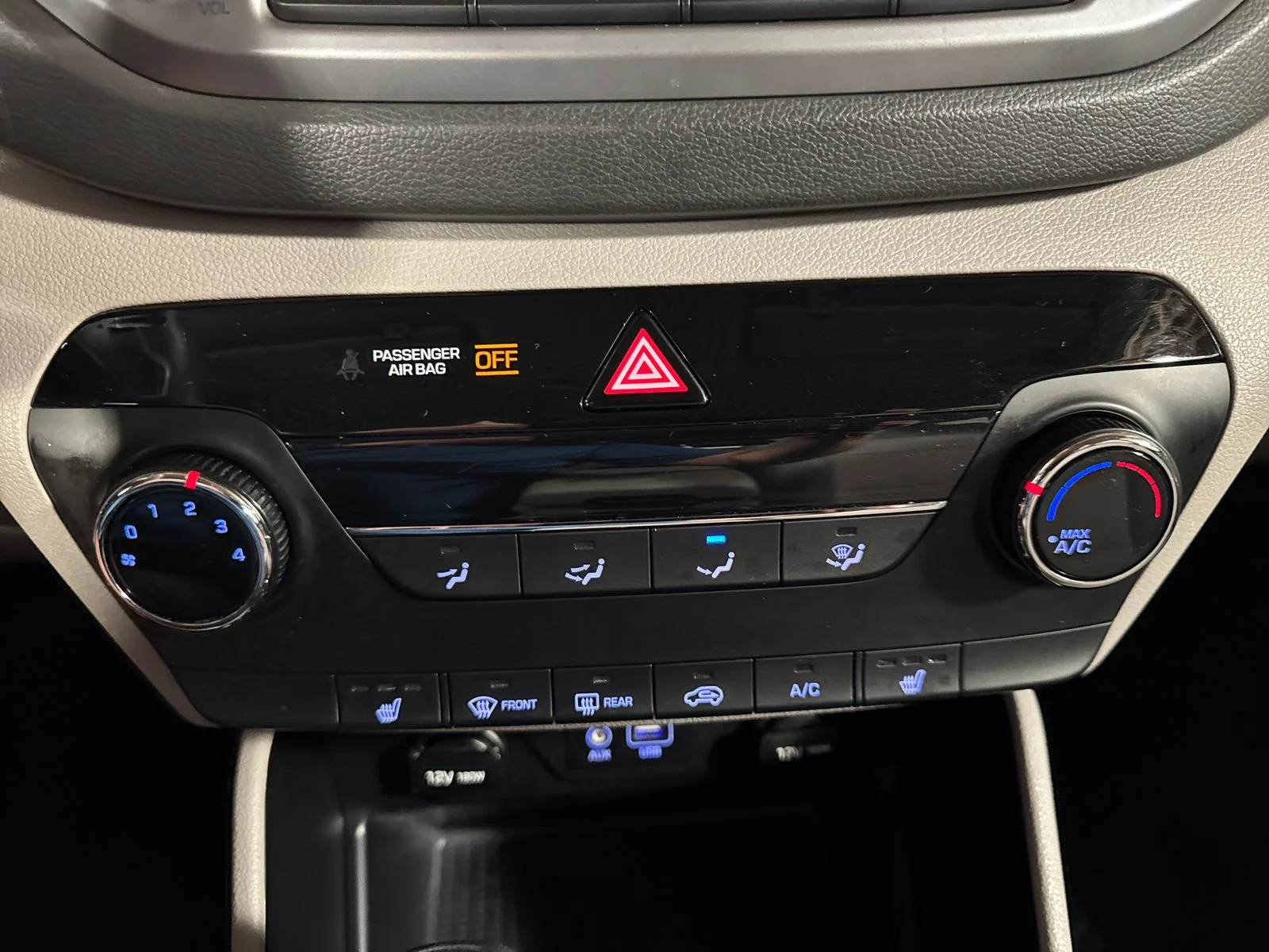 Used 2018 Molten Silver Hyundai SEL image 23