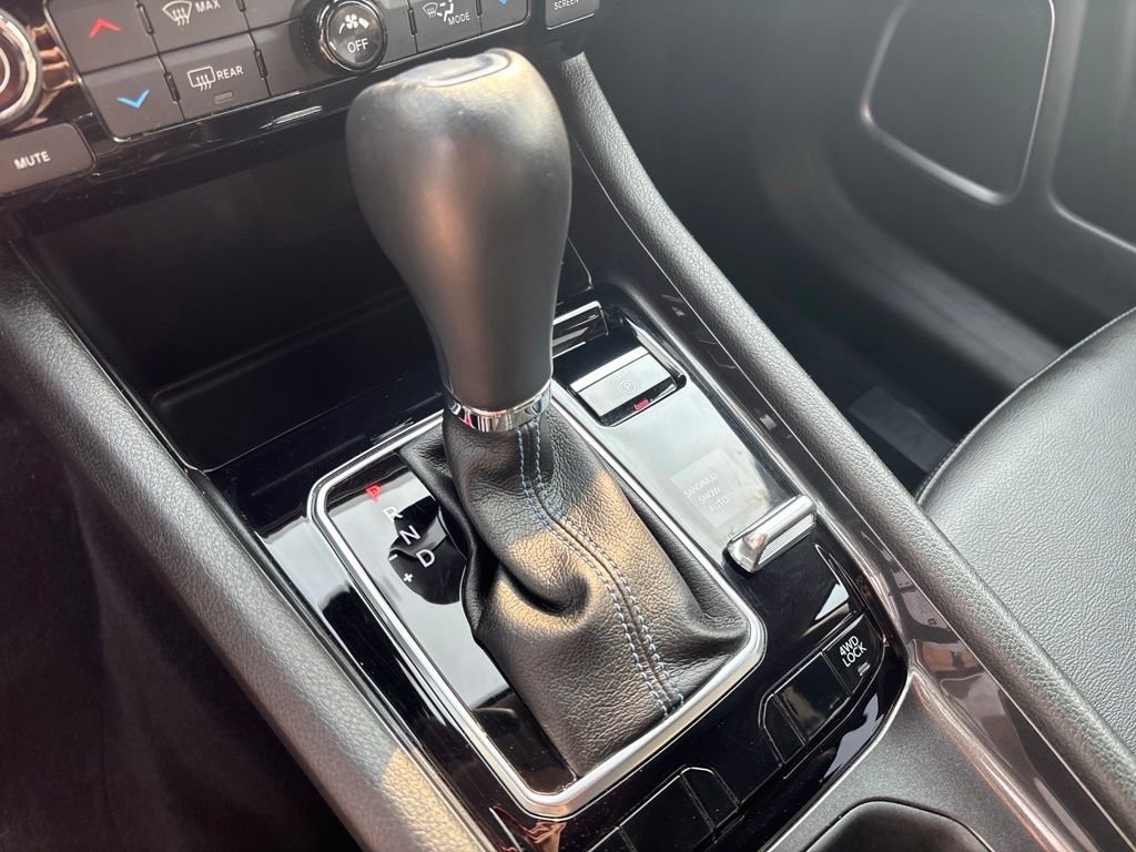 Used 2022 Black Jeep Latitude image 35