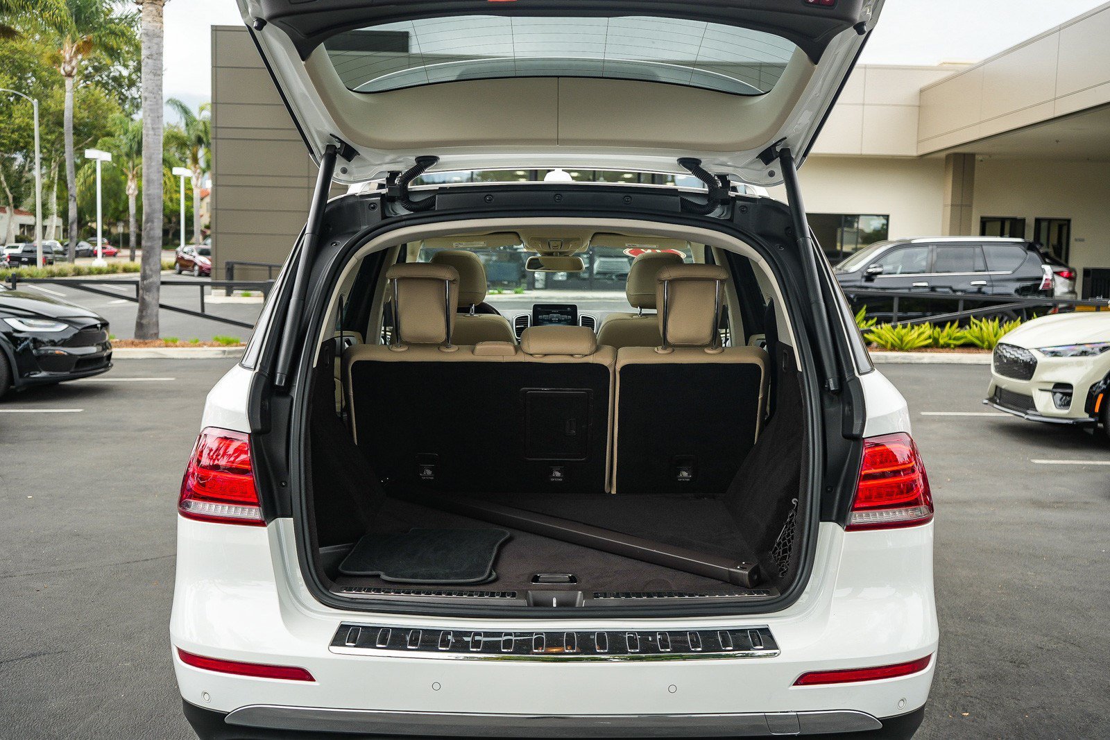 Used 2018 Polar White Mercedes-Benz 350 image 26