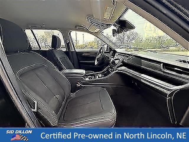 Used 2023 Diamond Black Crystal Pearlcoat Jeep Laredo image 22