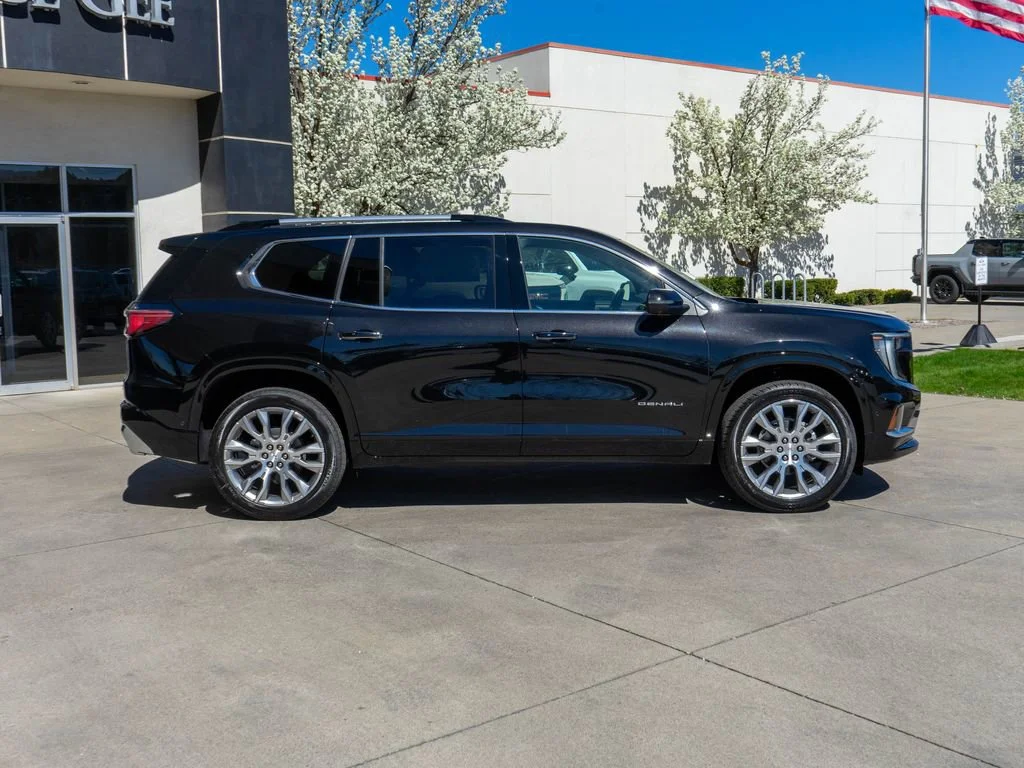 2026 GMC Acadia Denali - Photo 8