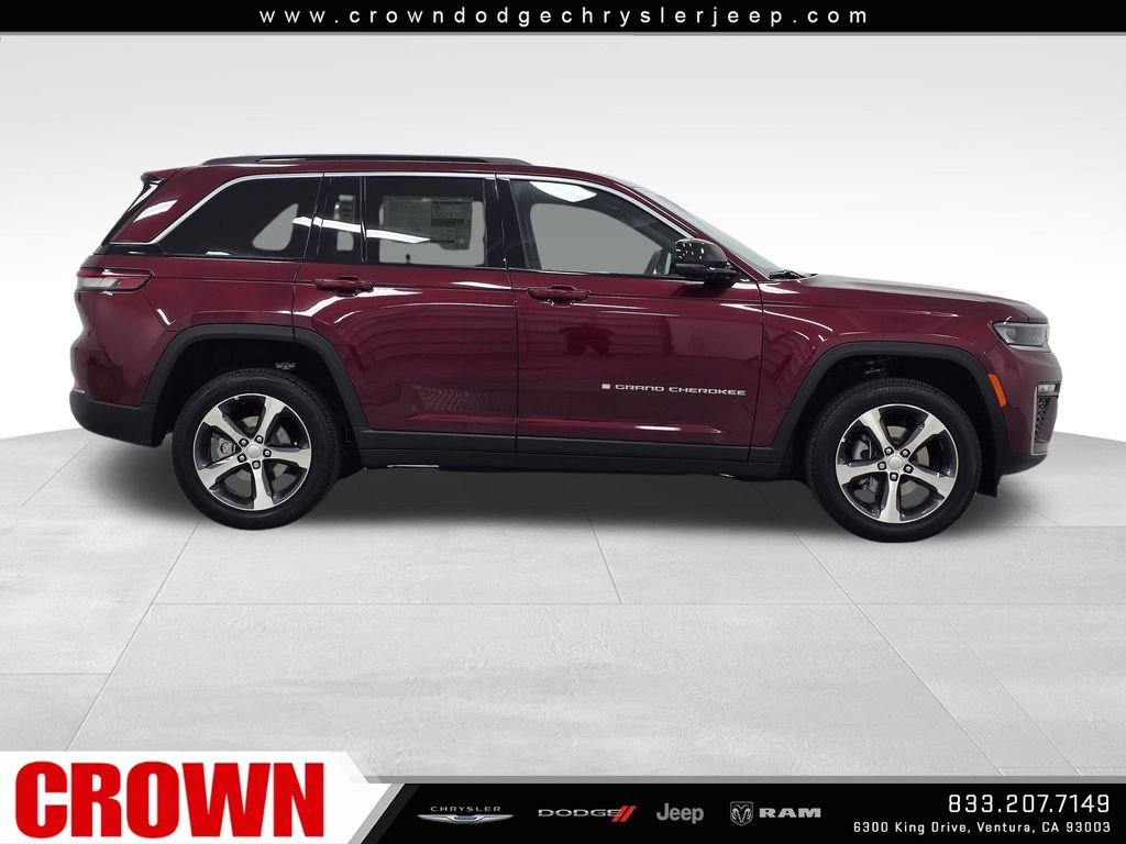 New 2026 Velvet Red Pearl-Coat Exterior Paint Jeep Limited image 4