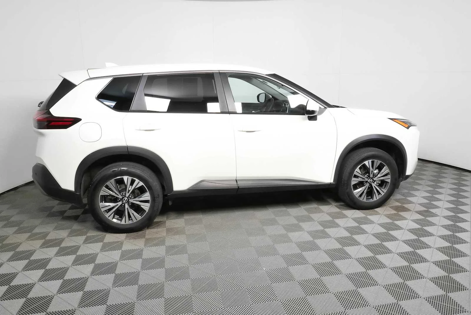 Used 2023 Pearl White Tricoat Nissan SV image 22