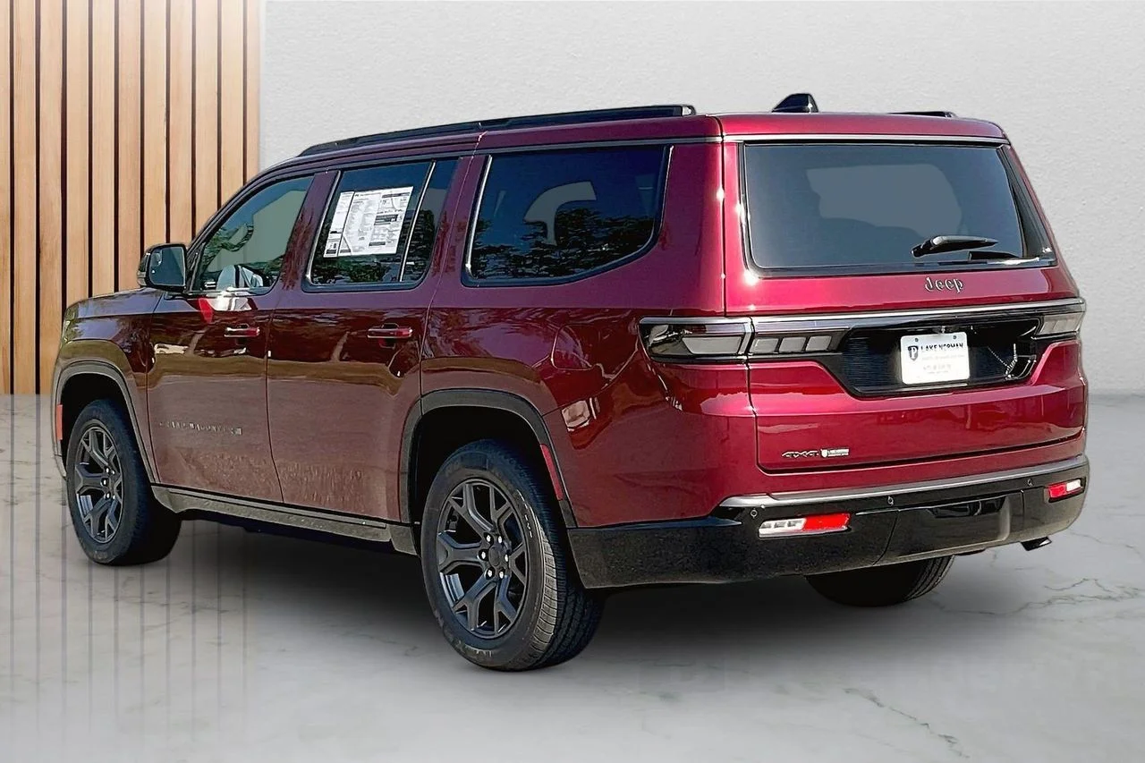 New 2026 Velvet Red Pearl-Coat Exterior Paint Jeep Limited Altitude image 7