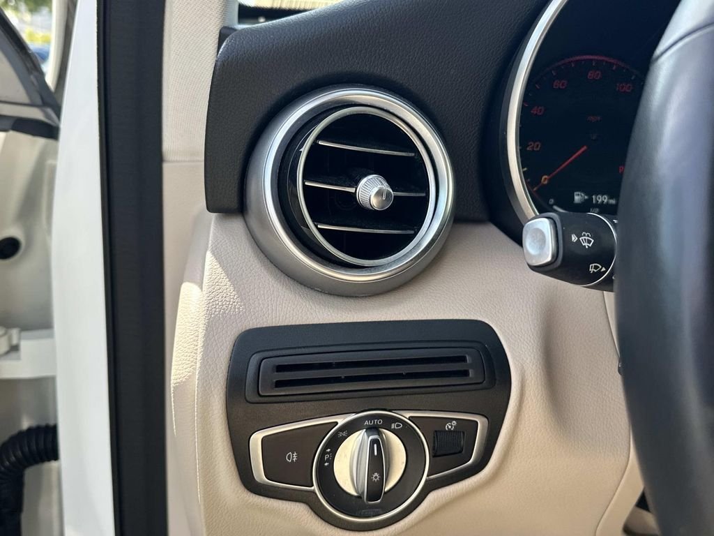 Certified Used 2022 Polar White Mercedes-Benz GLC 300 image 29