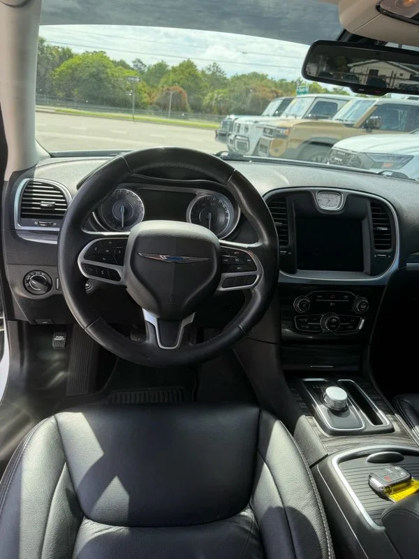 Used 2019  Chrysler Touring image 10