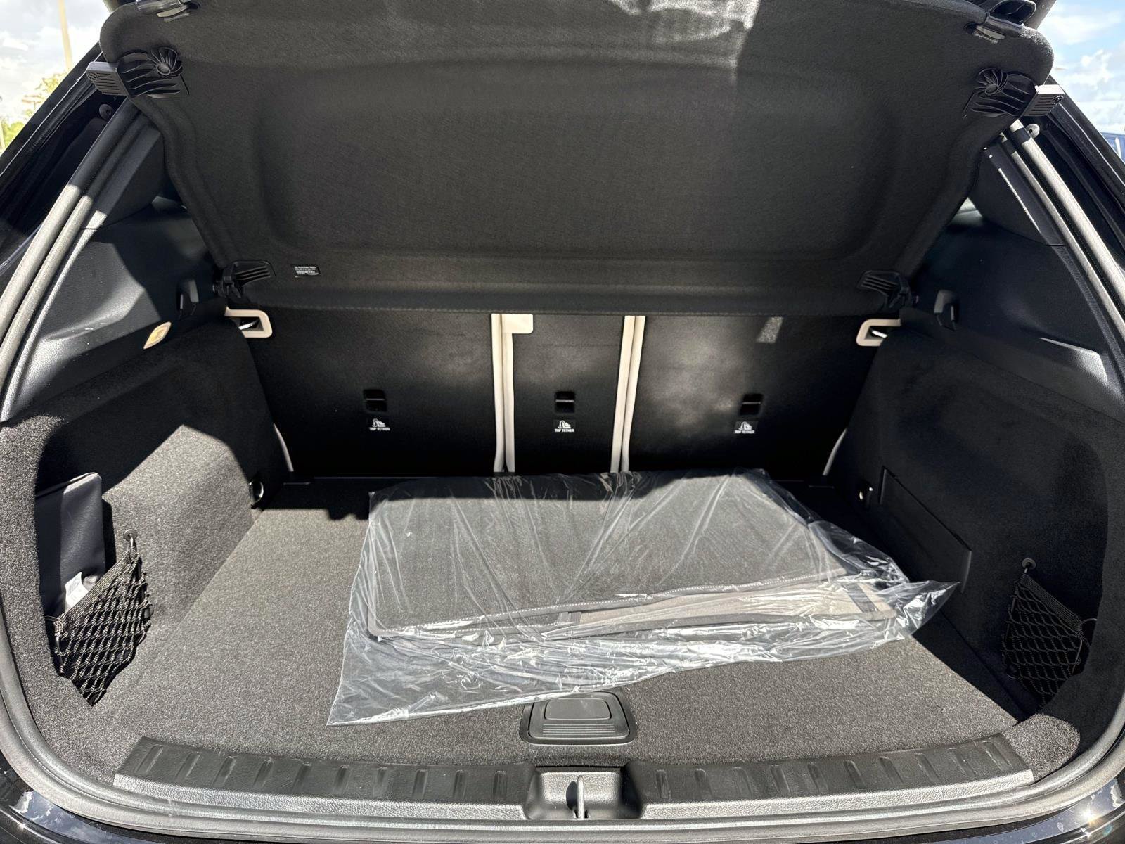New 2026 Polar White Mercedes-Benz 250 SUV image 32