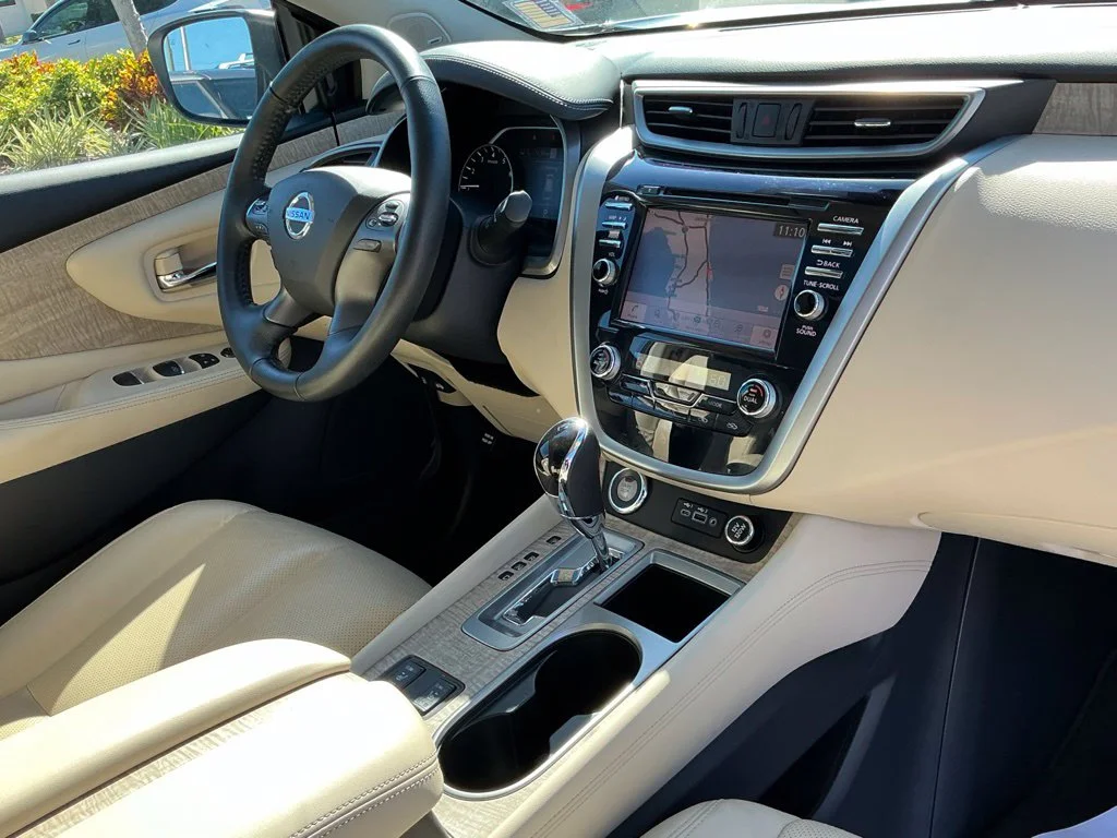Used 2022 White Nissan SL image 16