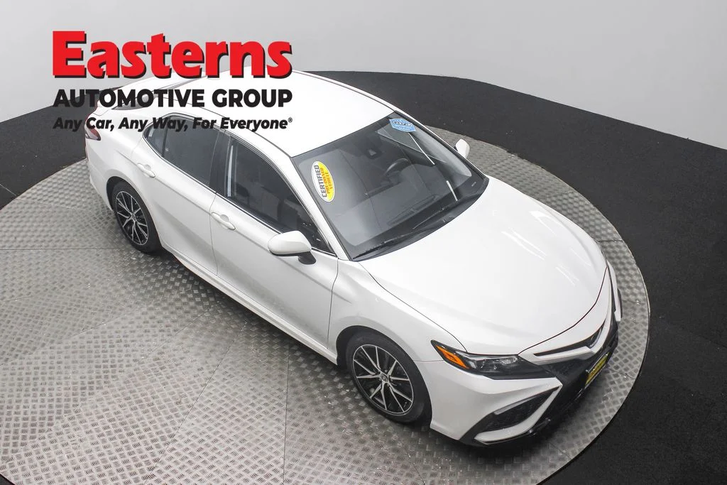 Used 2023 White Toyota SE image 3