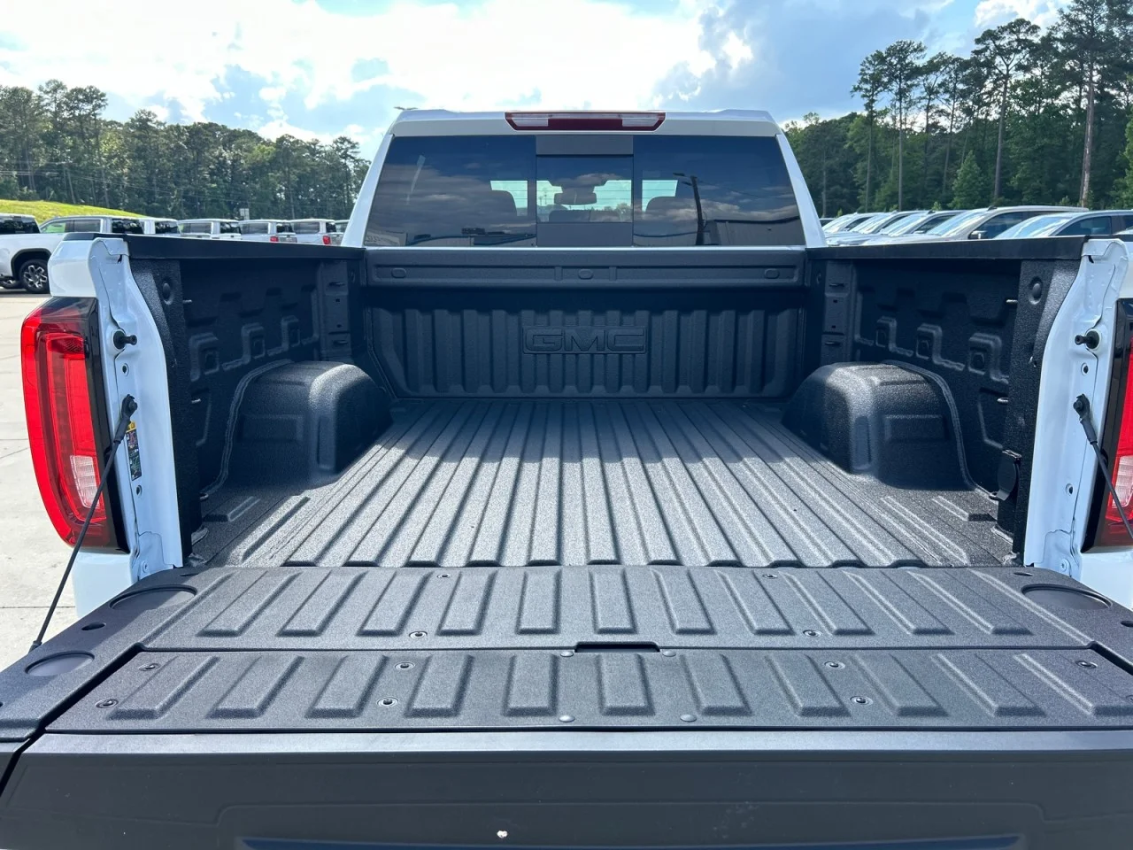 New 2026 Glacier White Tricoat GMC SLT image 7