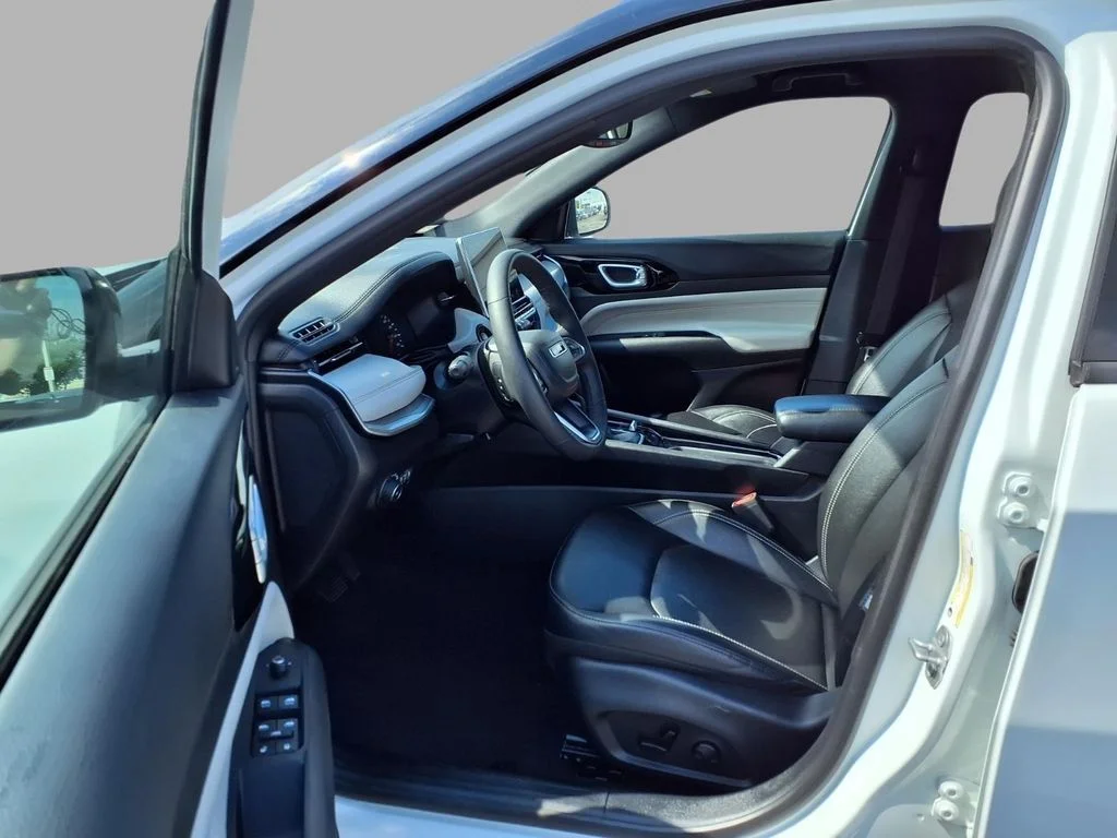 Used 2025 White Jeep Limited image 22