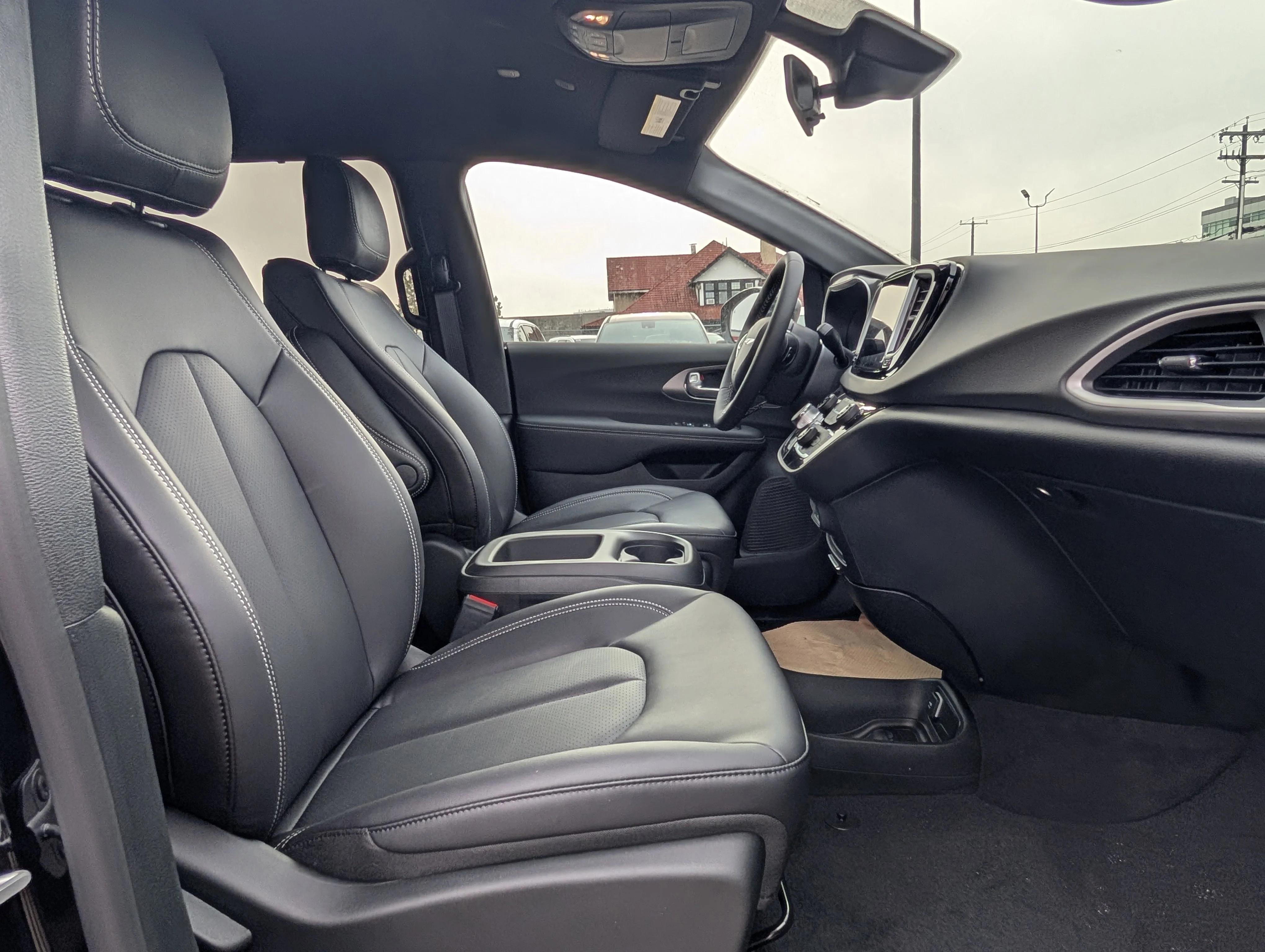New 2026 Diamond Black Crystal Pearl Chrysler SXT image 20