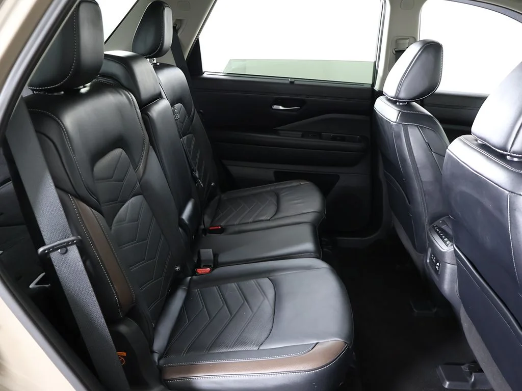 Used 2023 Beige Nissan Platinum image 42