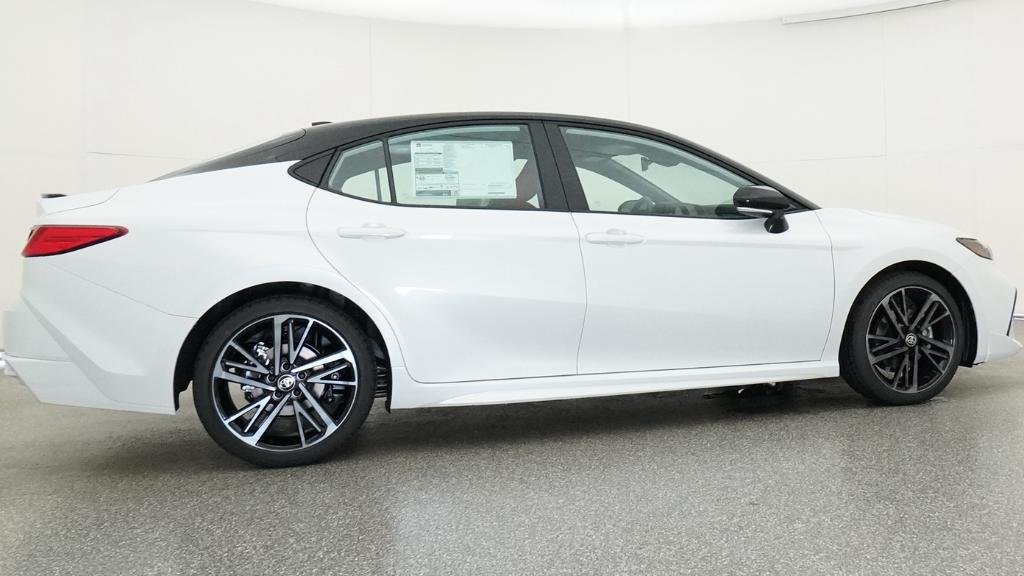New 2026 Wind Chill Pearl with Midnight Black Metallic roof Toyota XSE image 4