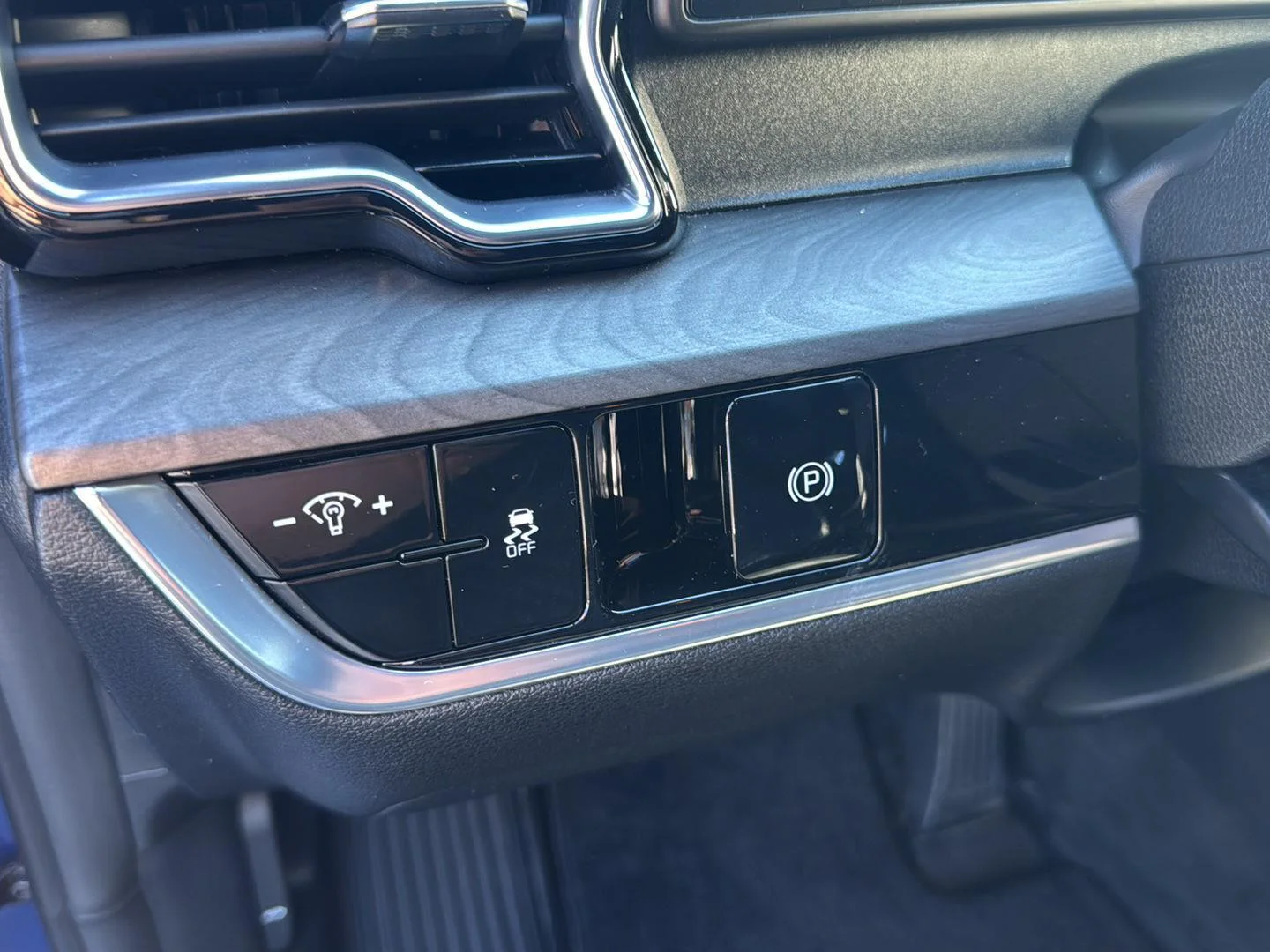Used 2023 Sapphire Blue Kia X-Line image 14