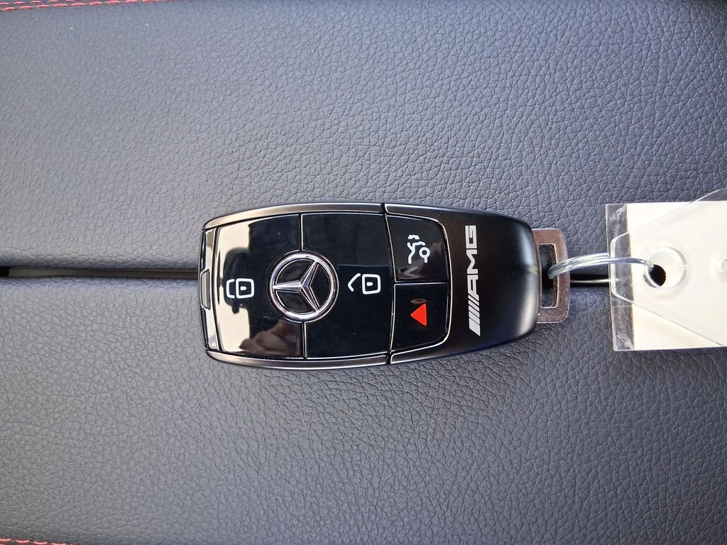 New 2026 MANUFAKTUR Mountain Grey Magno Mercedes-Benz AMG® GLA 35 4MATIC® SUV image 29