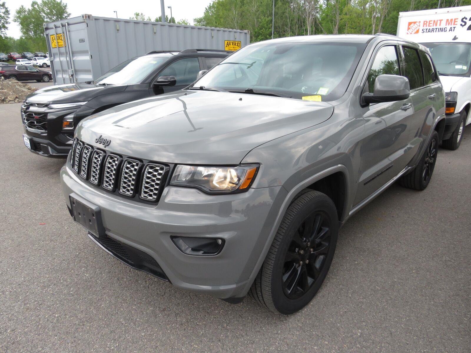 Used 2020 Sting-Gray Clearcoat Jeep Altitude image 12