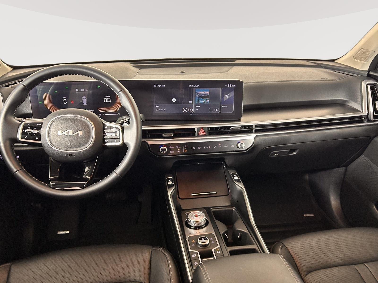 Used 2025 Cityscape Green Kia EX image 5