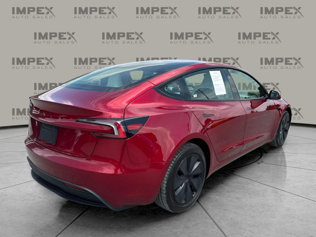 Used 2024  Tesla Base image 5