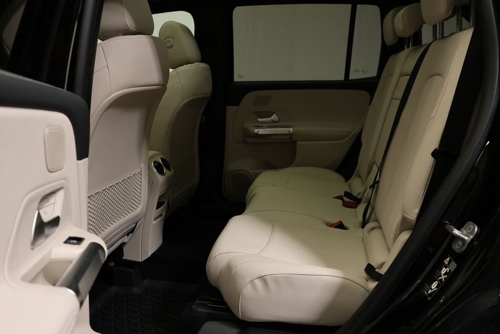 Used 2026 Night Black Mercedes-Benz GLB 250 image 44