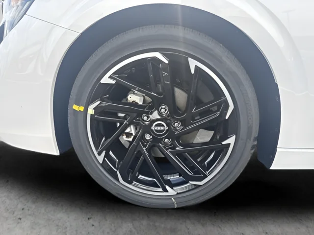 New 2026 Aspen White TriCoat / Super Black Two-tone Nissan SR image 25