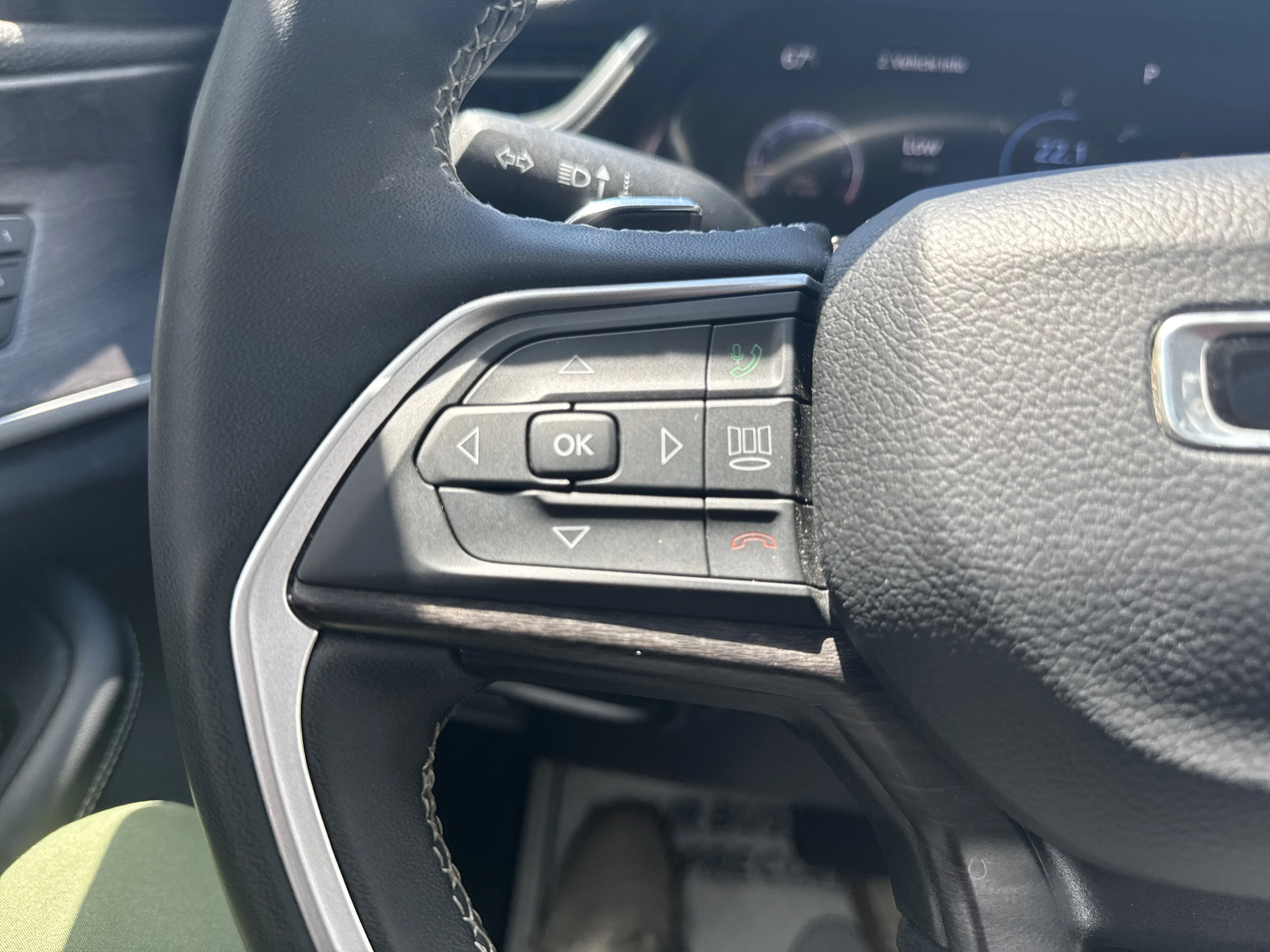 Used 2023 Silver Zynith Jeep Limited image 20