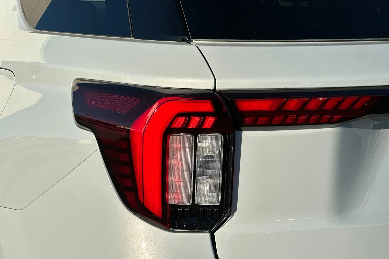 2026 Ford Explorer ST - Photo 27