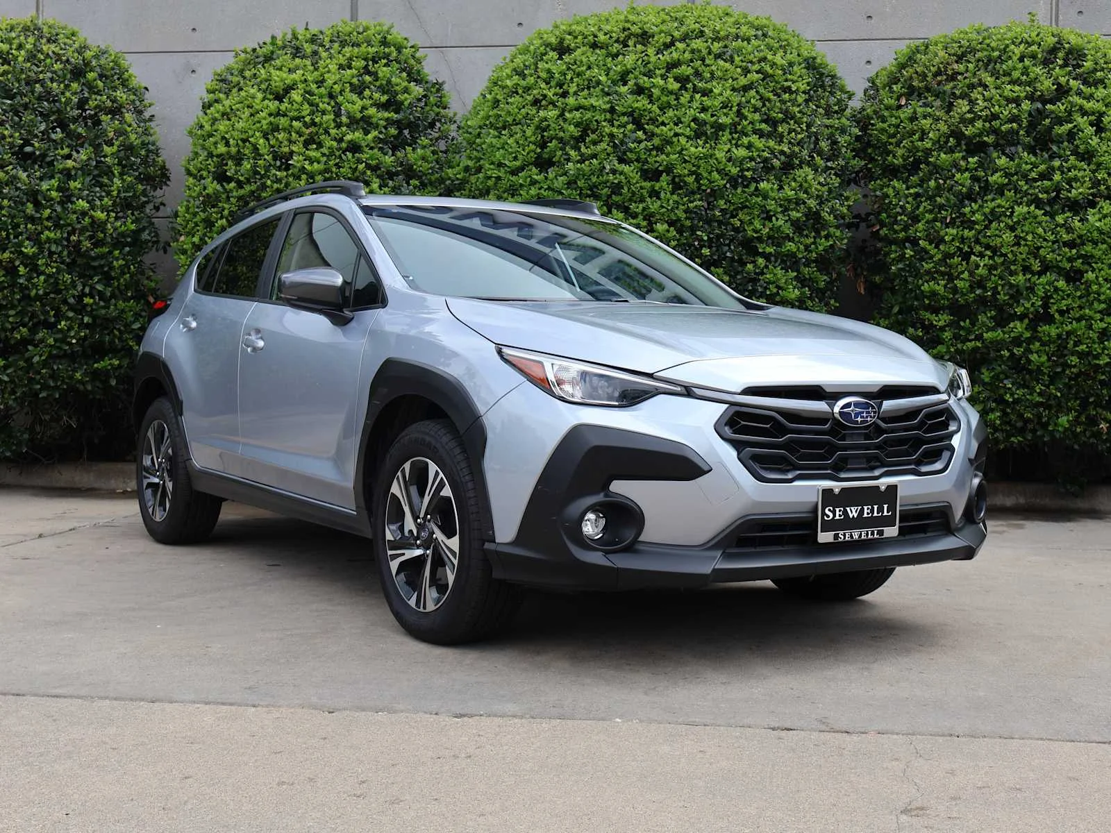 Certified Used 2025 Ice Silver Metallic Subaru Premium image 3