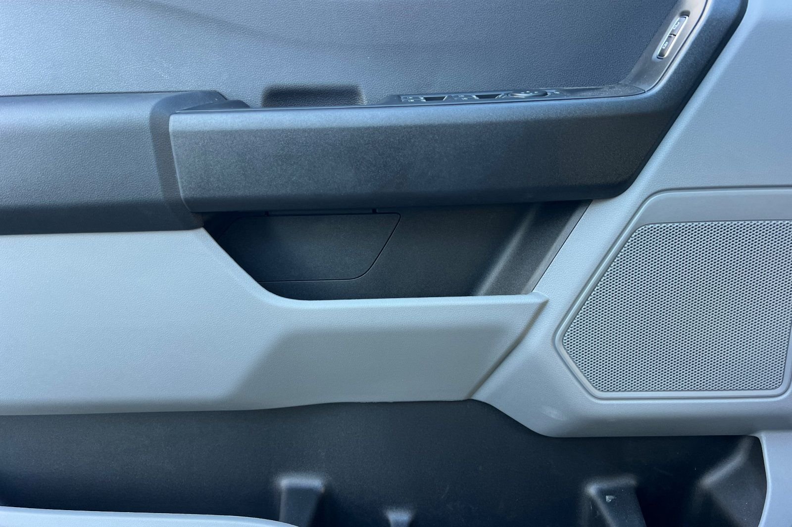 New 2026 Oxford White Ford F-550® XL image 10