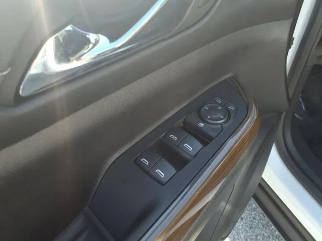 Used 2023 Summit White GMC SLE image 13