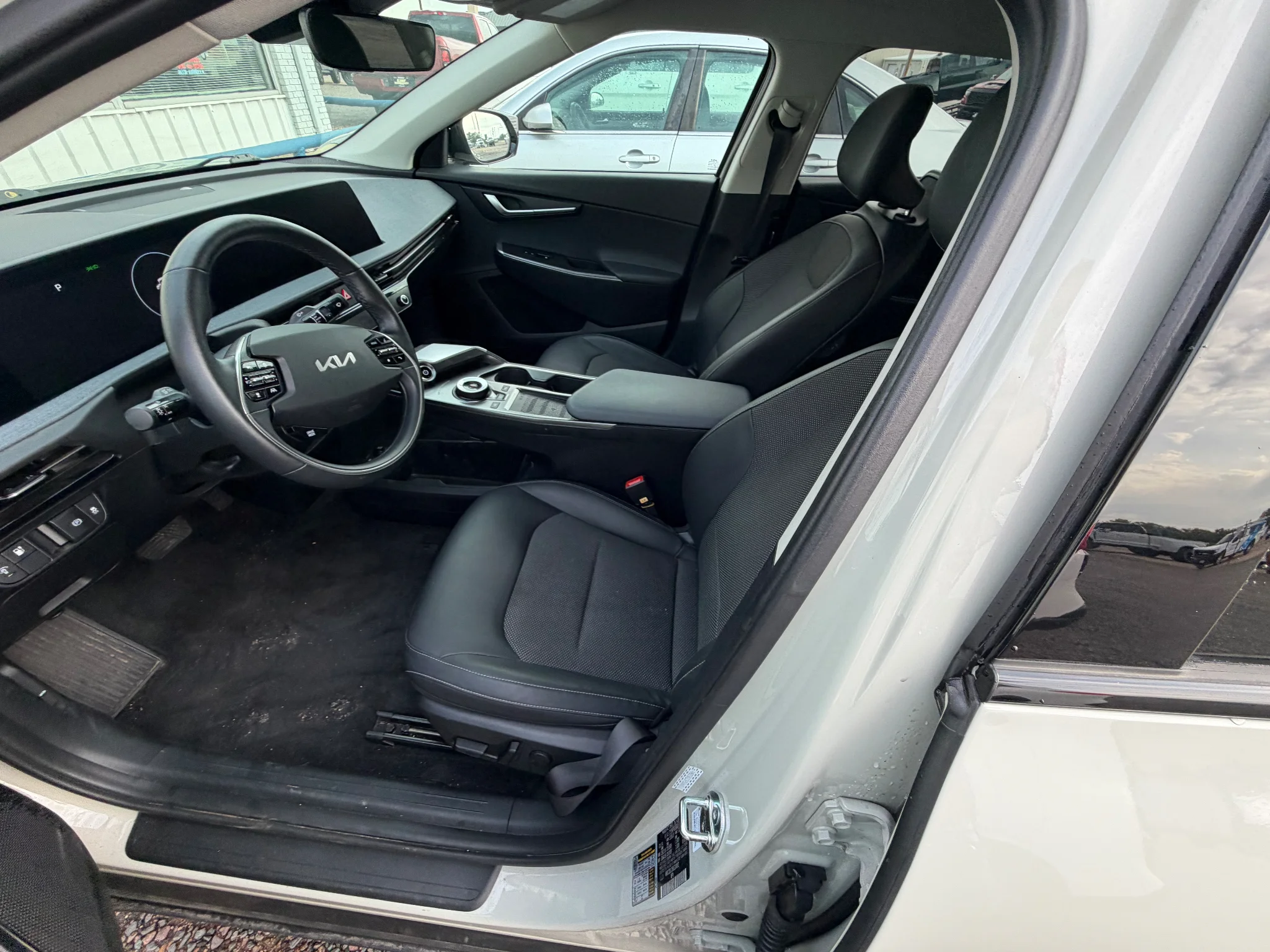 Used 2024 Glacier Kia Light Long Range image 26