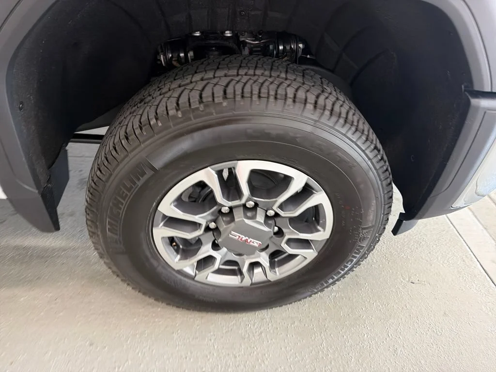 New 2026 Summit White GMC SLT image 4