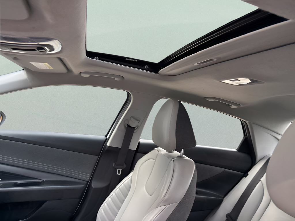 Used 2025 White Hyundai Limited image 38