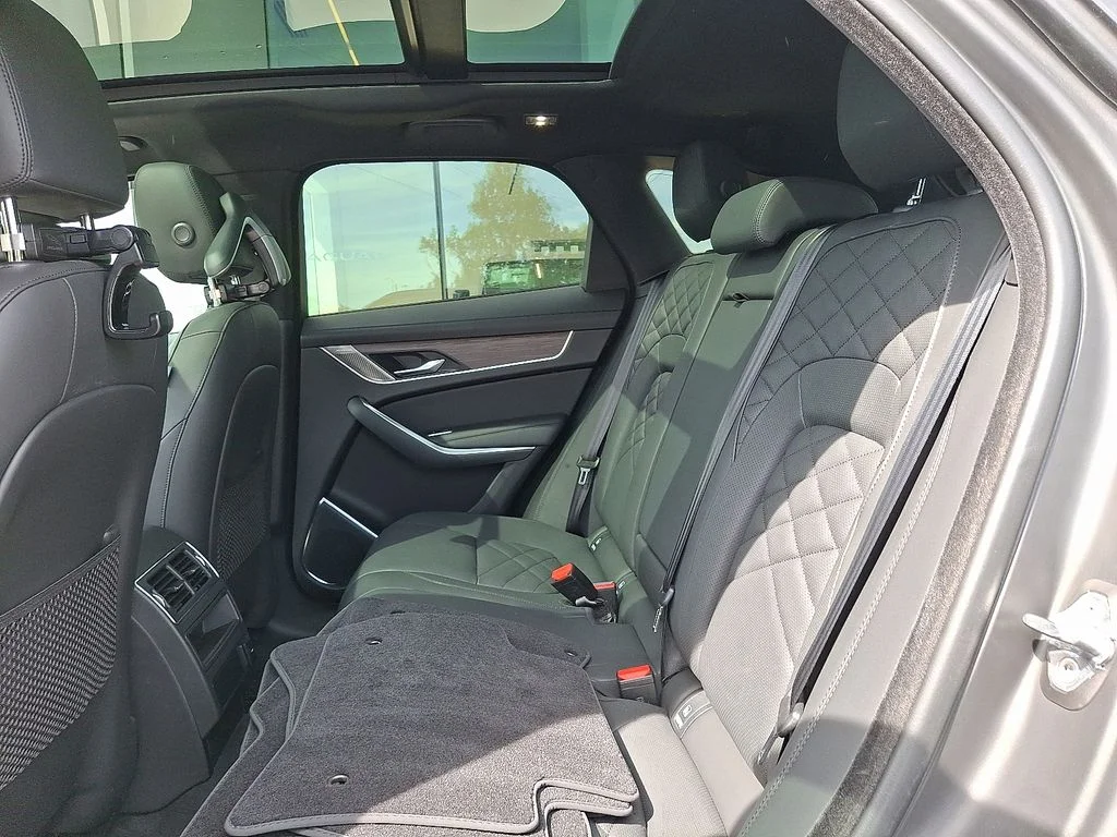 Certified Used 2023  Jaguar P250 S image 10